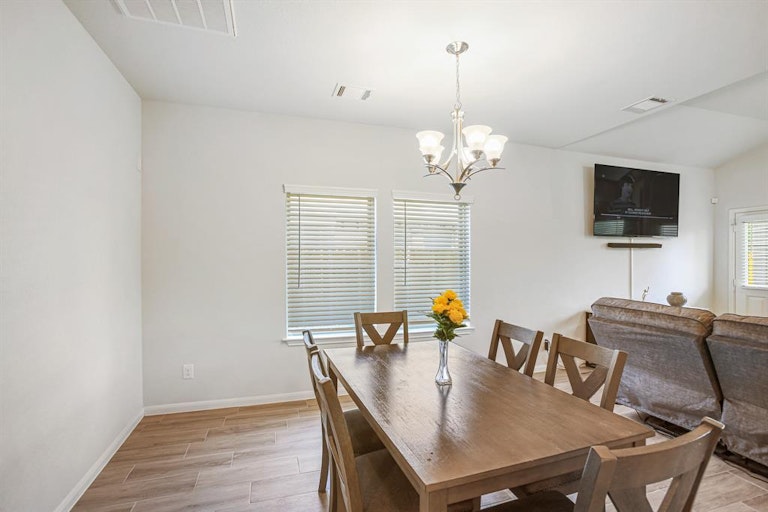 Photo 12 of 31 - 227 Murrieta Ln, Rosharon, TX 77583