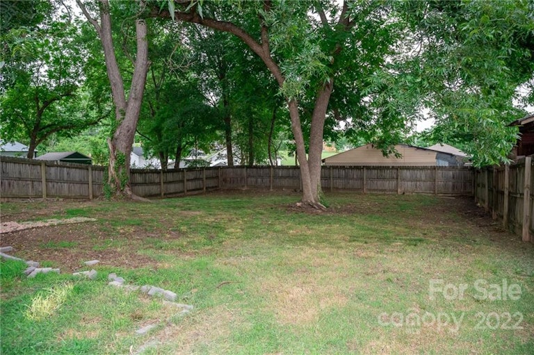 Photo 5 of 20 - 407 E 11th St, Kannapolis, NC 28083