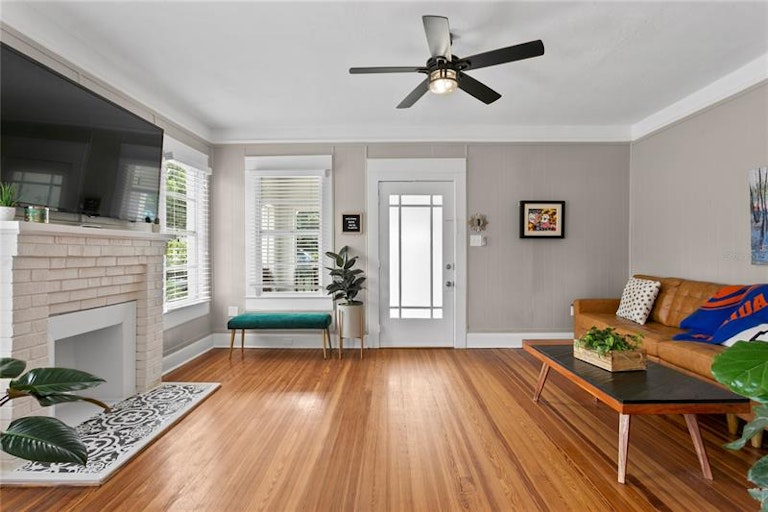 Photo 3 of 30 - 219 W Comanche Ave, Tampa, FL 33604