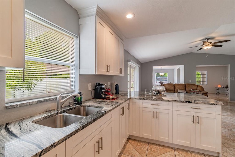 Photo 18 of 40 - 8107 N Lois Ave, Tampa, FL 33614