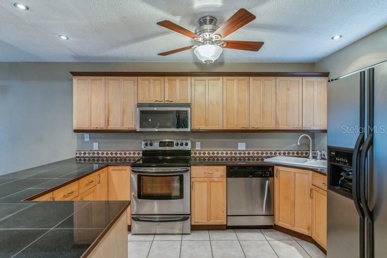Photo 10 of 29 - 6033 34th St W #80, Bradenton, FL 34210