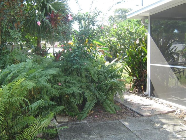 Photo 12 of 14 - 140 42nd Ave NE, Saint Petersburg, FL 33703