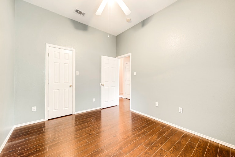 Photo 23 of 26 - 5524 Lawnsberry Dr, Fort Worth, TX 76137