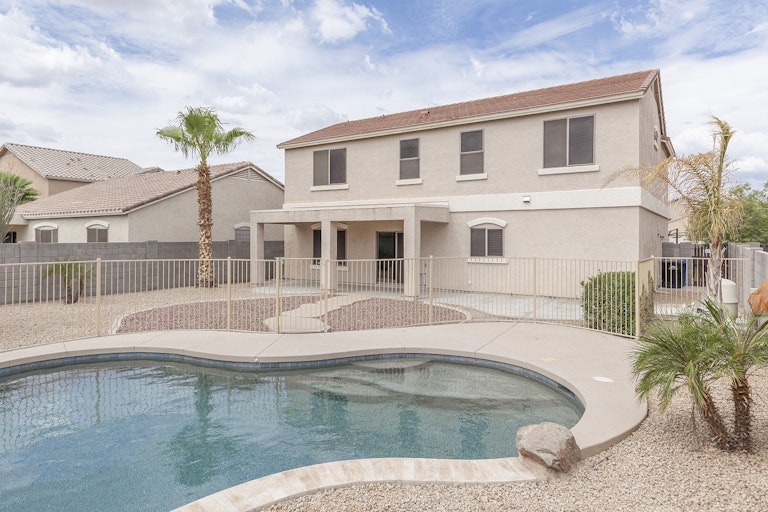 Photo 5 of 26 - 17833 W Maui Ln, Surprise, AZ 85388