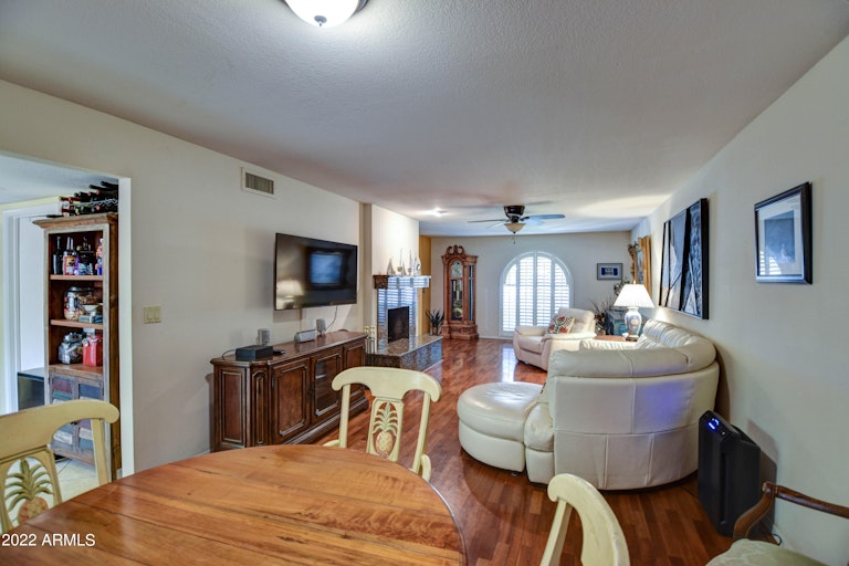 Photo 4 of 27 - 517 W Knox Rd, Chandler, AZ 85225