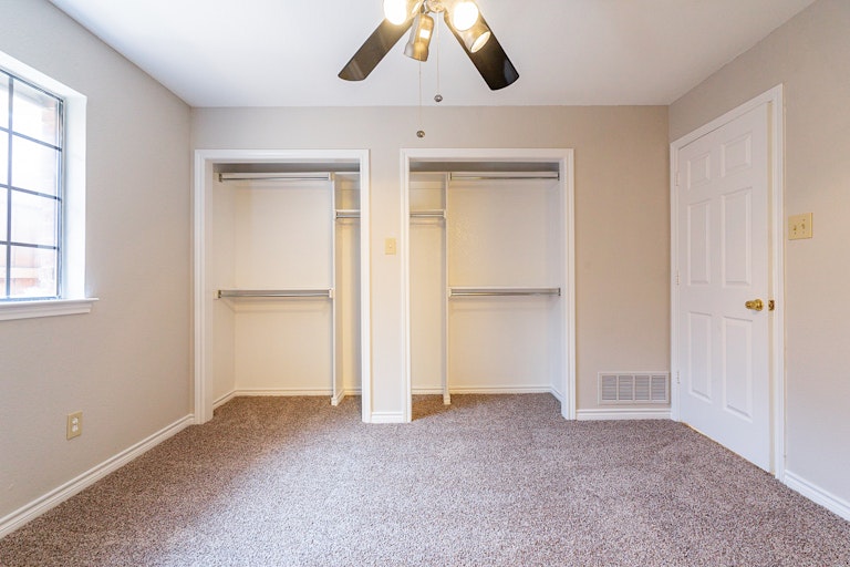Photo 26 of 36 - 1721 Knob Hill Dr, Garland, TX 75043