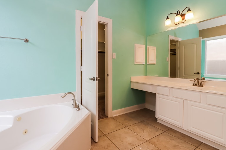 Photo 17 of 27 - 6030 Emberwood Falls Dr, Katy, TX 77494