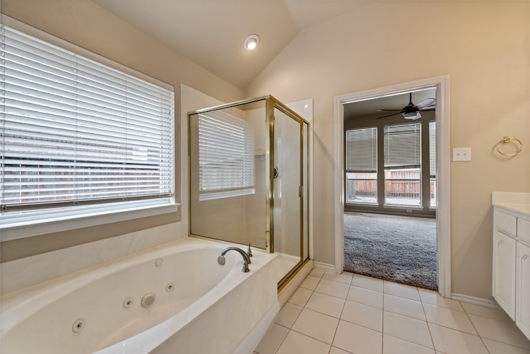Photo 19 of 29 - 3954 Wisteria Ln, Haltom City, TX 76137