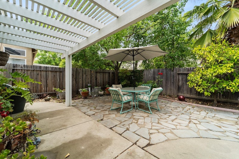 Photo 29 of 35 - 2421 Walnut Oaks Ln, Carmichael, CA 95608