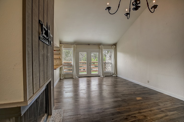 Photo 35 of 50 - 8103 Shiloh Ct, Austin, TX 78745