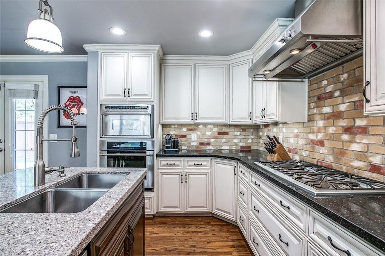 Photo 4 of 12 - 6137 Saint Moritz Ave, Dallas, TX 75214