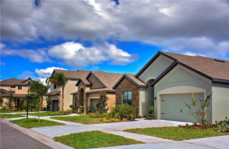 Photo 12 of 16 - 11863 Thicket Wood Dr, Riverview, FL 33579