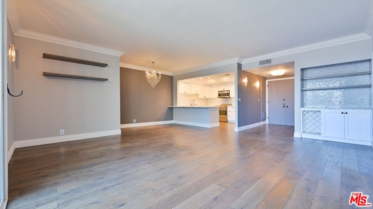 Photo 4 of 40 - 321 S San Vicente Blvd #607, Los Angeles, CA 90048
