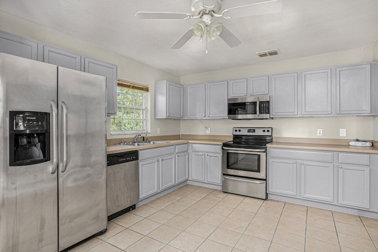 Photo 2 of 15 - 304 Arrowroot Rd, Eagle Lake, FL 33839