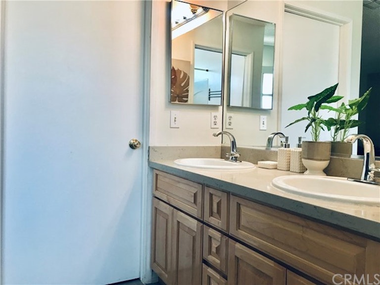 Photo 30 of 42 - 1415 S White Ave Unit B, Pomona, CA 91766