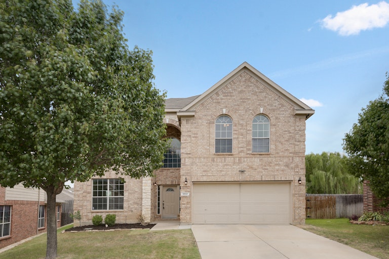 Photo 1 of 25 - 10045 Voss Ave, Fort Worth, TX 76244