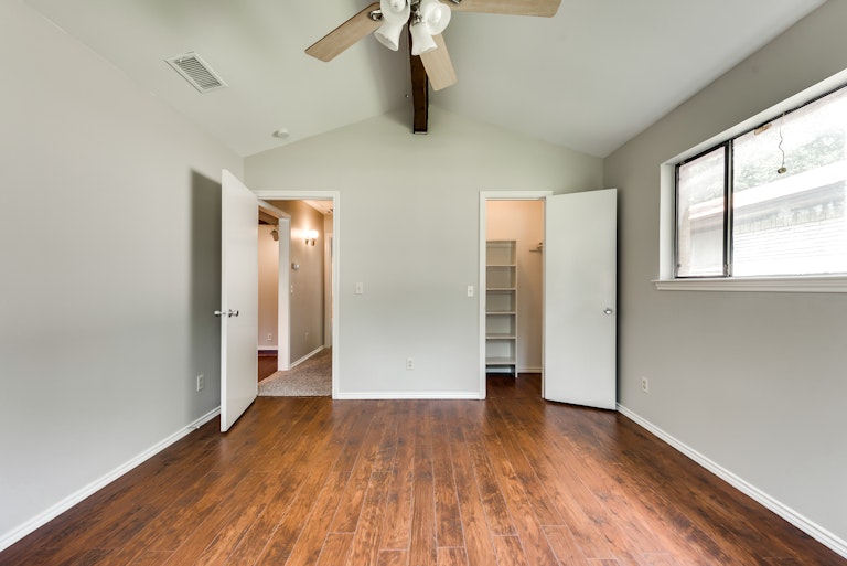 Photo 30 of 37 - 2825 Prairie Creek Dr, Plano, TX 75075