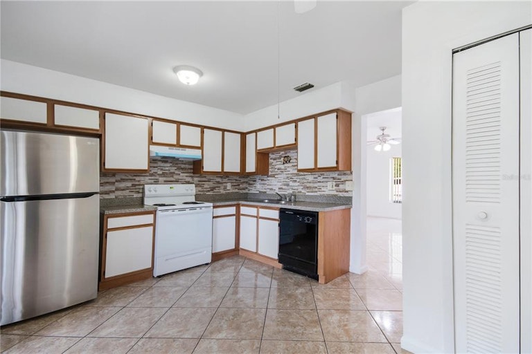 Photo 18 of 31 - 130 Kristi Ann Ct, Winter Springs, FL 32708