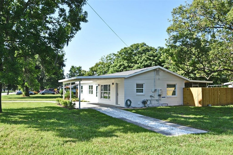 Photo 5 of 40 - 2201 Murdock Blvd, Orlando, FL 32817