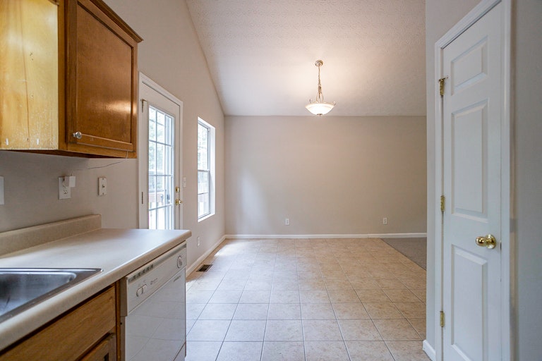 Photo 8 of 24 - 9615 Manor Ln, Gainesville, GA 30506