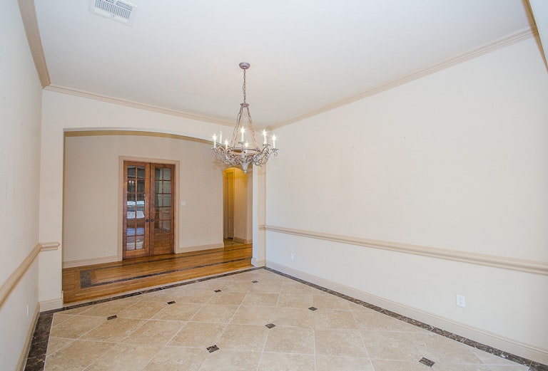 Photo 12 of 47 - 3006 Queen Ann Ct, Arlington, TX 76001