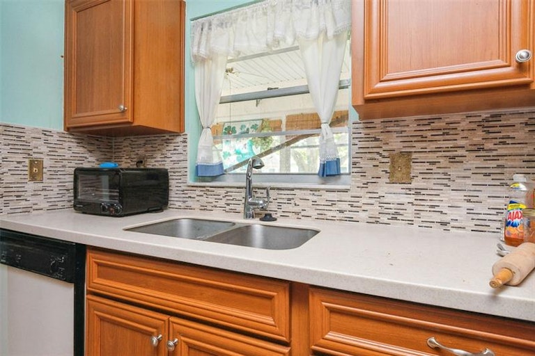Photo 9 of 25 - 2230 Greenhaven Dr #2230, Sun City Center, FL 33573