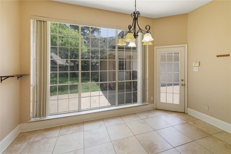 Photo 10 of 37 - 811 Whitby Ct, Sugar Land, TX 77479