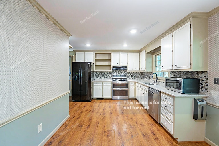 Photo 4 of 21 - 9 Abingdon Way, Durham, NC 27713