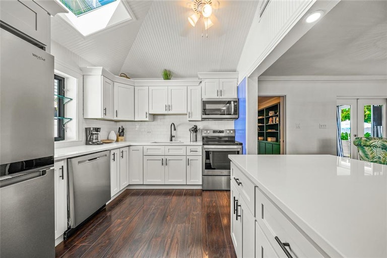 Photo 13 of 53 - 227 Grant Dr, Sarasota, FL 34236