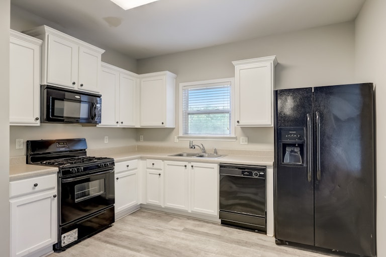 Photo 4 of 30 - 20 Tahoe Dr, Newnan, GA 30263