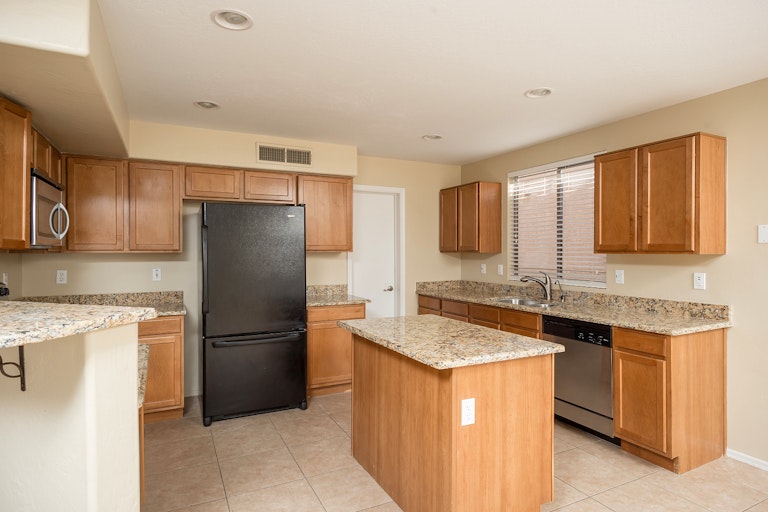 Photo 7 of 25 - 903 E Ross Ave, Phoenix, AZ 85024
