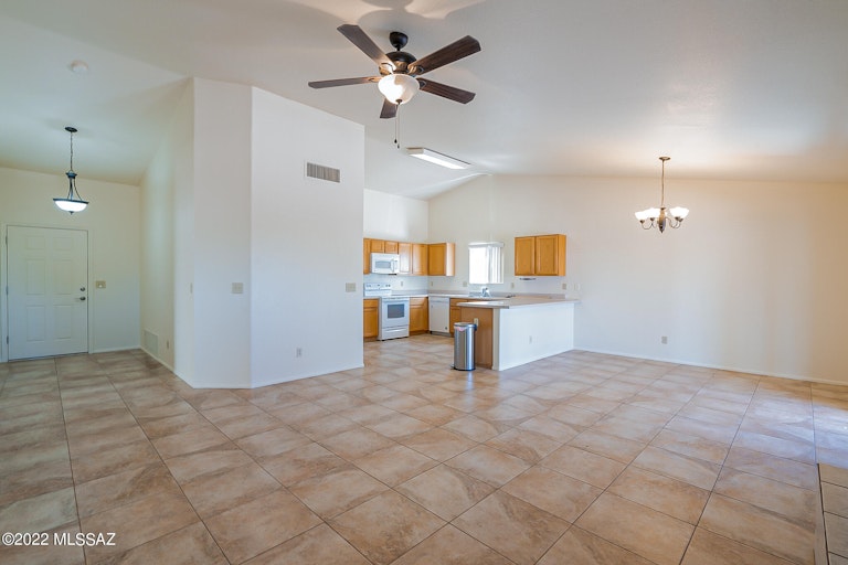 Photo 4 of 28 - 9168 E Wild Wash Dr, Tucson, AZ 85747