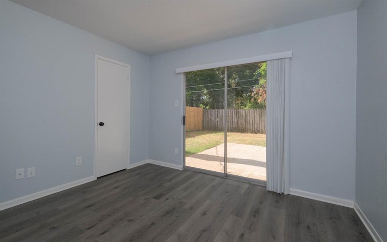 Photo 18 of 27 - 13411 Ravensway Dr, Cypress, TX 77429