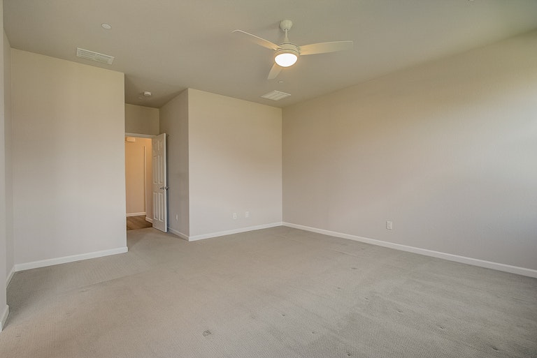 Photo 24 of 34 - 6025 Belfast Way, Roseville, CA 95747