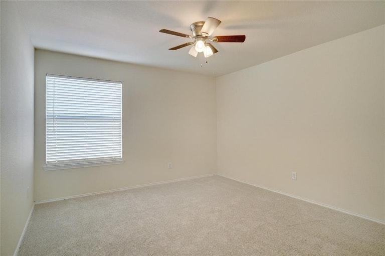 Photo 27 of 34 - 1709 White Dove Ln, Denton, TX 76210