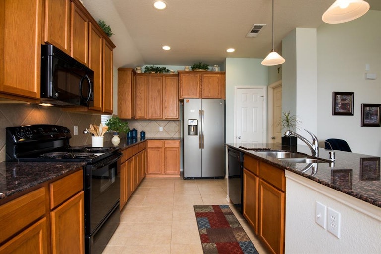 Photo 7 of 29 - 328 Turnstone Dr, Little Elm, TX 75068