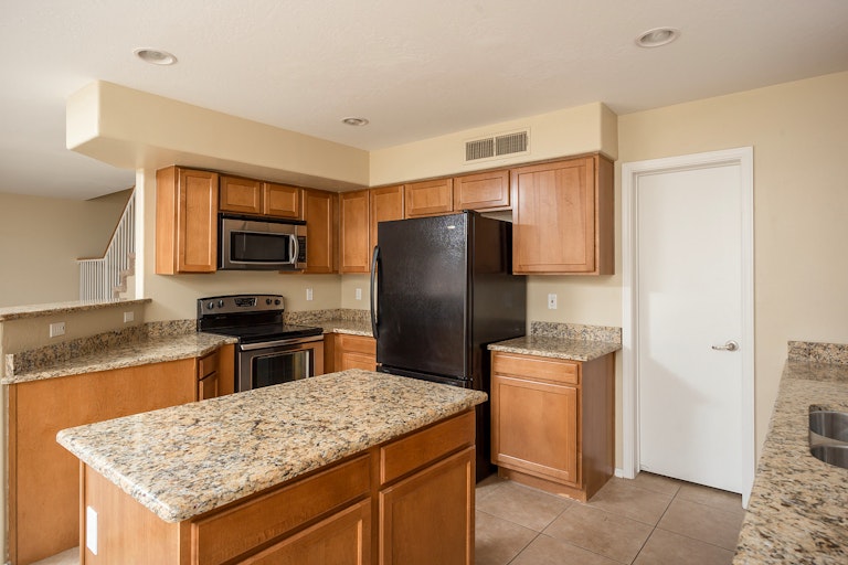 Photo 2 of 25 - 903 E Ross Ave, Phoenix, AZ 85024