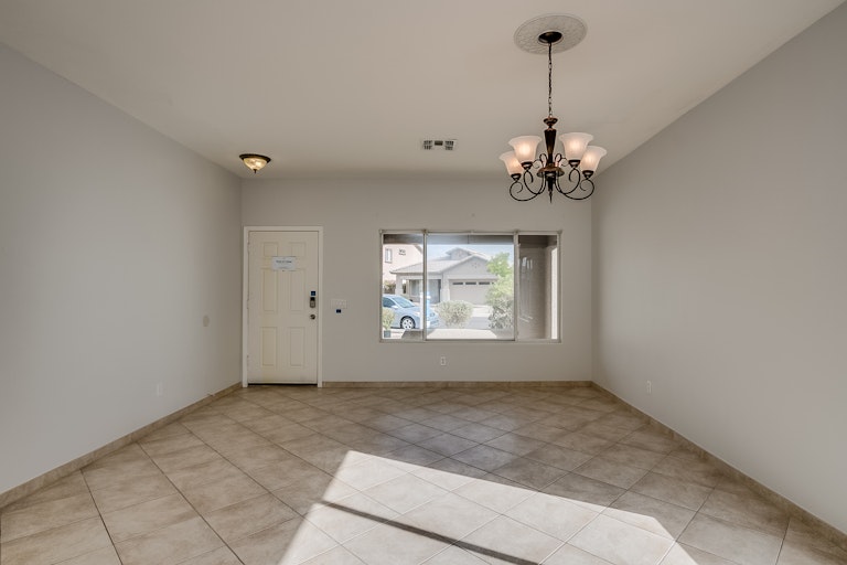 Photo 12 of 33 - 714 S 123rd Dr, Avondale, AZ 85323