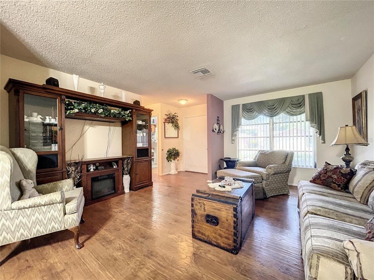 Photo 6 of 31 - 10528 Meadow Hill Dr, Port Richey, FL 34668