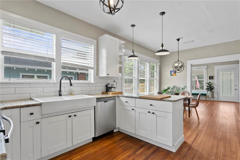 Photo 10 of 30 - 219 W Comanche Ave, Tampa, FL 33604
