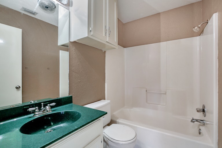 Photo 19 of 25 - 950 Meadow Cir N, Keller, TX 76248