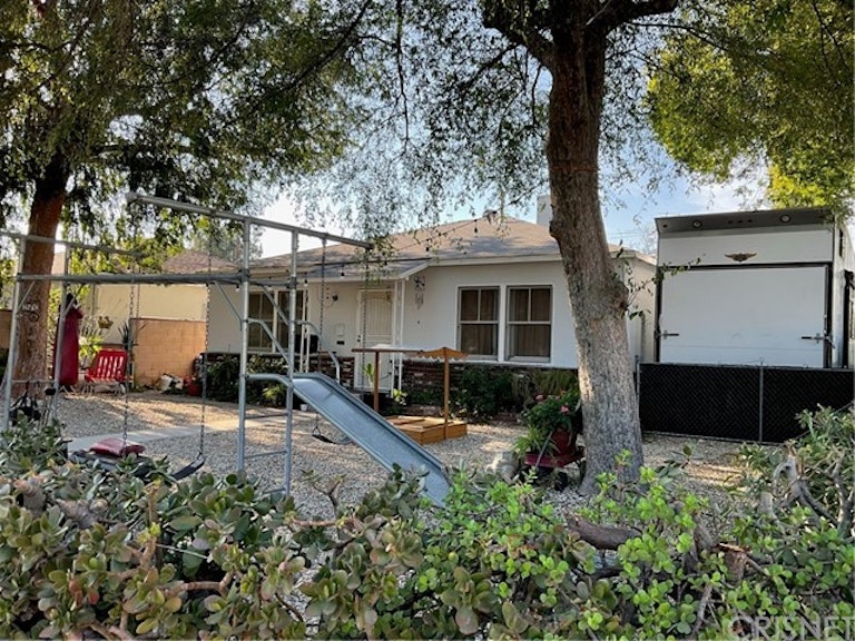 Photo 3 of 15 - 11201 Covello St, Sun Valley, CA 91352