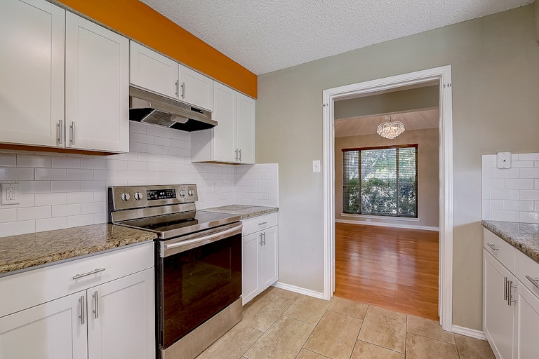 Photo 12 of 29 - 669 Thompson Dr, Coppell, TX 75019