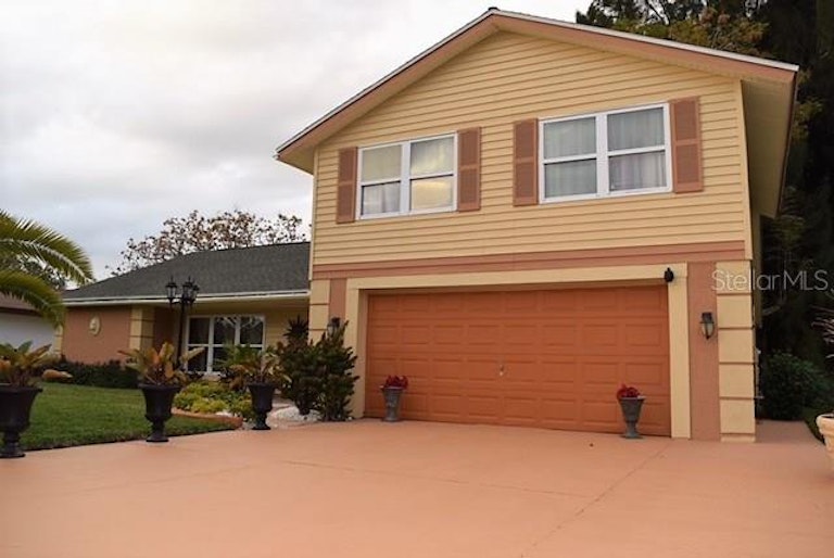 Photo 1 of 25 - 12416 Cobble Stone Dr, Hudson, FL 34667