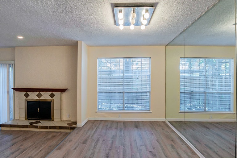 Photo 23 of 25 - 9326 Emberglow Ln, Dallas, TX 75243