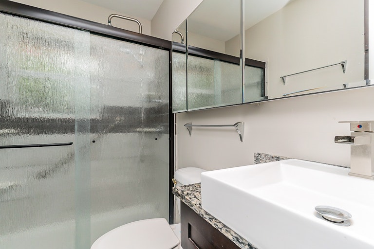 Photo 6 of 18 - 816 Collin Dr, Euless, TX 76039