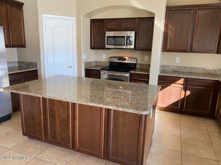 Photo 17 of 34 - 9551 W Harmony Ln, Peoria, AZ 85382