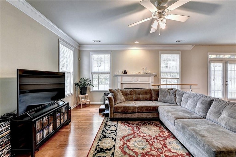 Photo 18 of 38 - 342 Rutlidge Park Ln, Suwanee, GA 30024