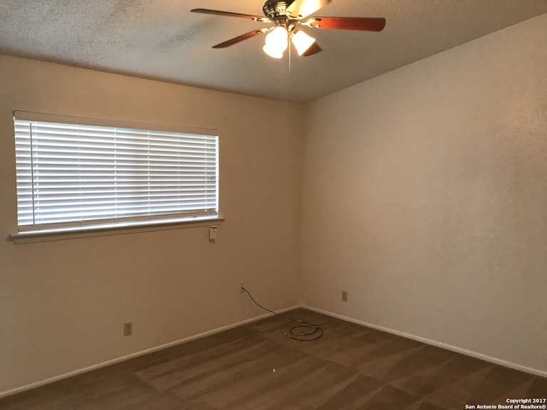 Photo 11 of 17 - 14227 Ridge Meadow Dr, San Antonio, TX 78233