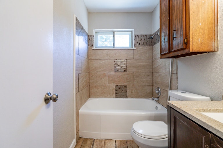 Photo 6 of 25 - 11740 Fernald Ave, Dallas, TX 75218